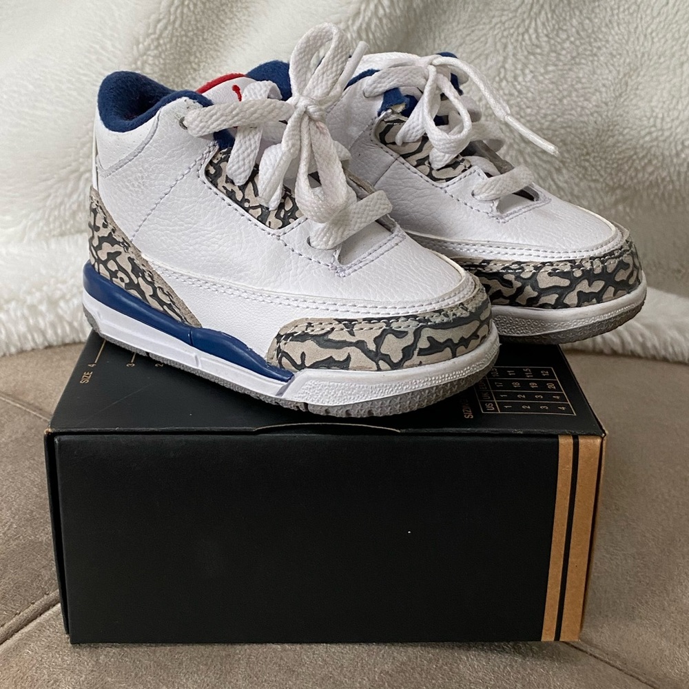 Toddler boy’s Air Jordan sneakers